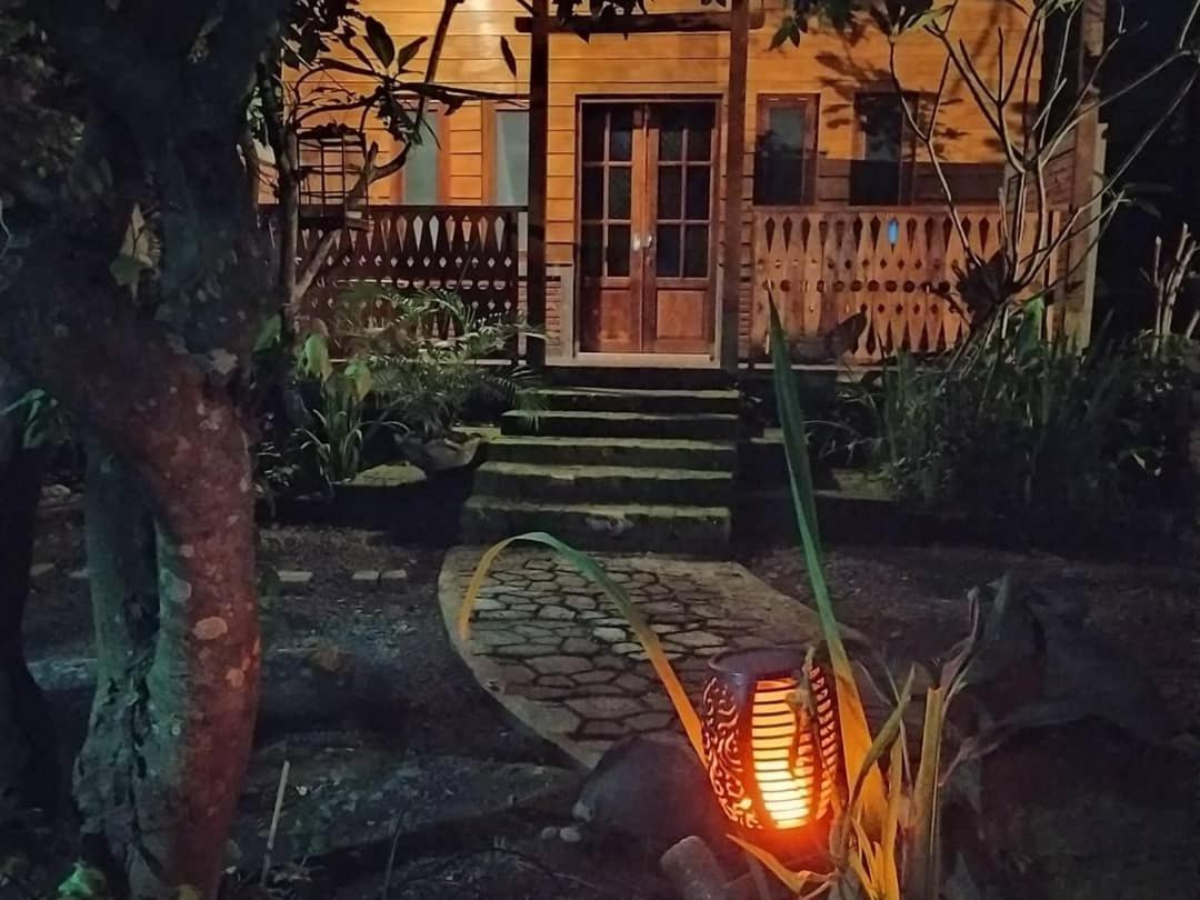 Bata Merah Homestay Banyuwangi  Exterior photo